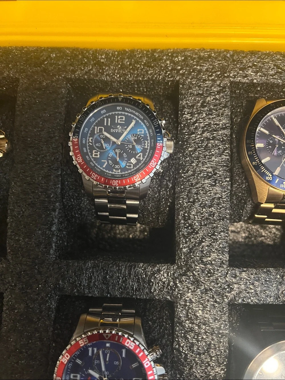 WATCH BUNDLE 6 INVICTA & 1 DIESEL PLUS INVICTA WATCH CASE